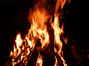 El foc de les fogueiras do Menino és un símbol del Nadal portugès.